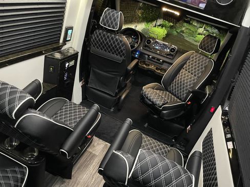 Used 2022 Mercedes-Benz Sprinter 2500 image 21