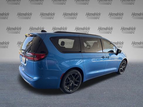 New 2026 Chrysler Pacifica Select w/ S Appearance Package image 8