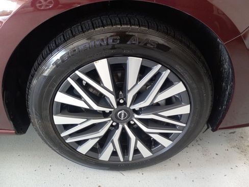 Used 2025 Nissan Altima 2.5 SV FWD image 4