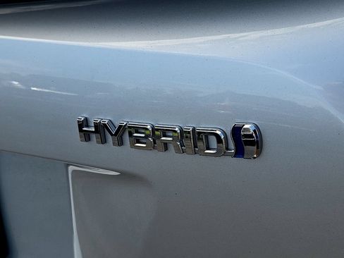 Used 2016 Toyota Prius Four Touring w/ Premium Convenience Package FWD image 31