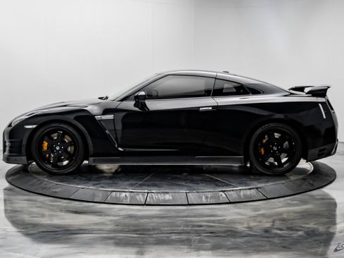 Used 2013 Nissan GT-R Premium image 5