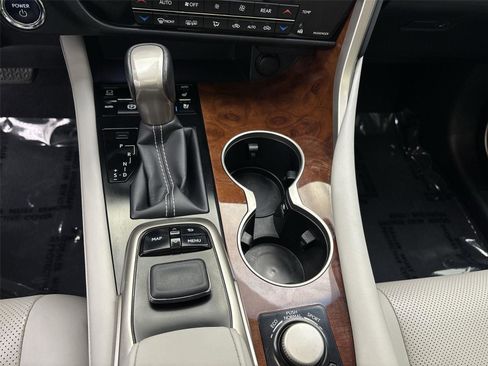 Used 2019 Lexus RX 450hL Premium image 23