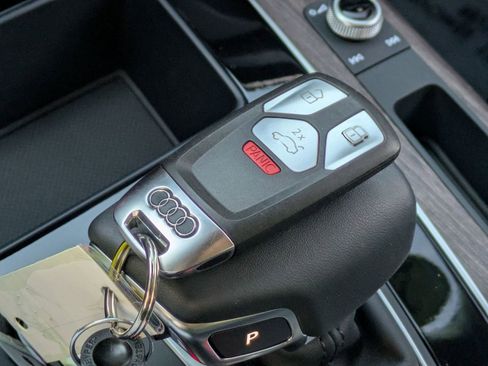 Used 2024 Audi Q5 e Premium Plus w/ Premium Plus Package image 32