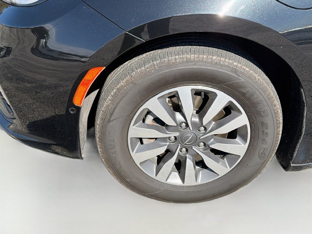Used 2023 Chrysler Pacifica Touring-L FWD image 10
