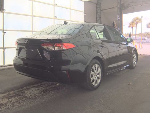 Used 2021 Toyota Corolla LE FWD image 7