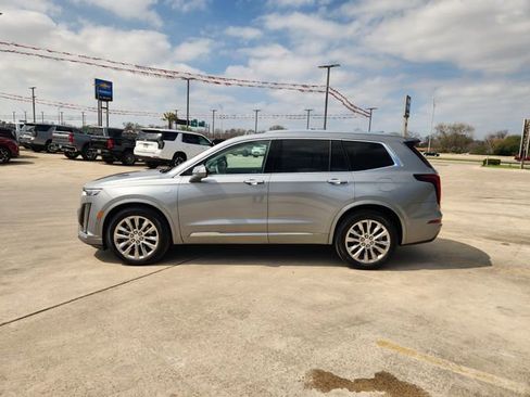 Used 2025 Cadillac XT6 Premium Luxury w/ Technology Package image 4