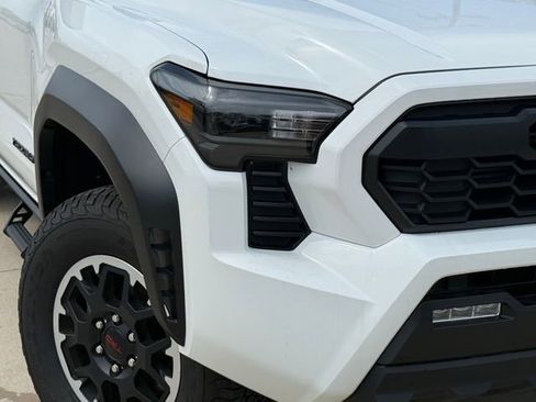 Used 2025 Toyota Tacoma TRD Off-Road AWD/4WD image 3