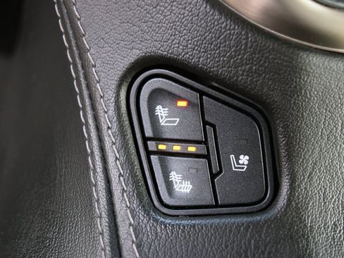 Used 2018 GMC Yukon Denali image 23