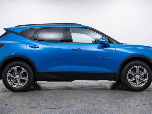 Used 2025 Chevrolet Blazer LT FWD image 11