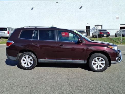 Used 2012 Toyota Highlander SE w/ Tow Pkg AWD/4WD image 8