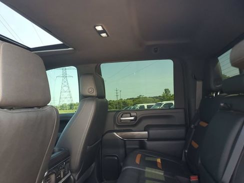 Used 2021 GMC Sierra 2500 AT4 w/ AT4 Premium Plus Package AWD/4WD image 6
