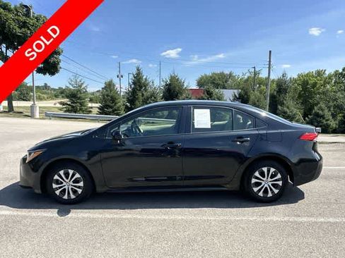 Used 2022 Toyota Corolla LE FWD image 2