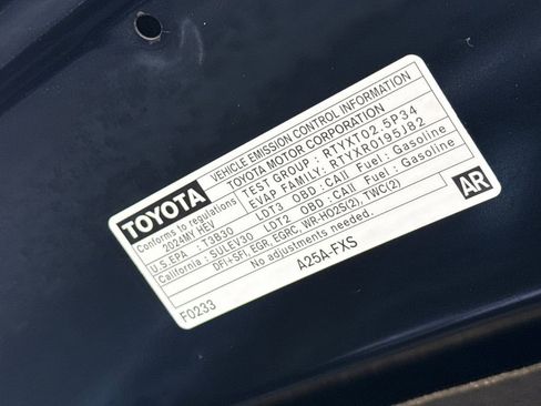 Used 2024 Toyota Sienna LE image 39