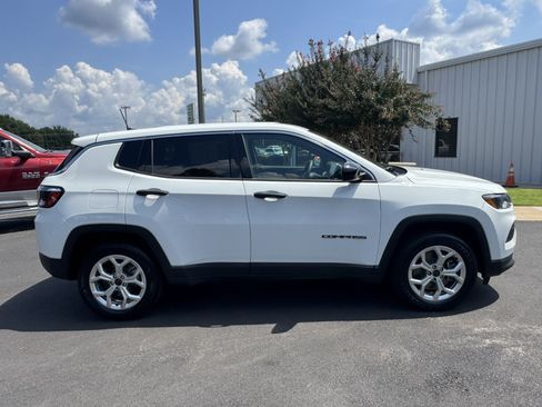 Used 2025 Jeep Compass Sport AWD/4WD image 4