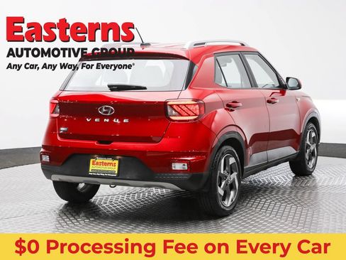 Used 2023 Hyundai Venue Limited FWD image 5