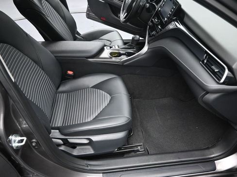 Used 2024 Toyota Camry SE image 32