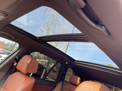 Used 2022 BMW X5 M50i image 18