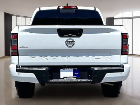 Used 2025 Nissan Frontier SV RWD image 5