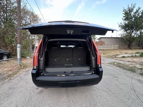 Used 2017 Cadillac Escalade Luxury AWD/4WD image 6