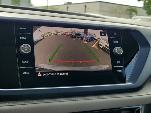 Certified 2024 Volkswagen Taos SE w/ Panoramic Sunroof Package image 27