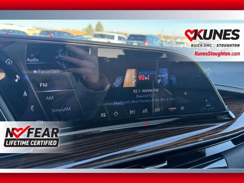 Used 2024 Cadillac Escalade ESV Premium Luxury AWD/4WD image 31