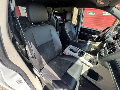 Used 2019 Dodge Grand Caravan SXT FWD image 26