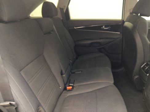 Used 2018 Kia Sorento FWD image 19