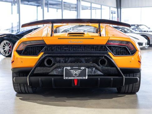 Used 2018 Lamborghini Huracan Performante AWD/4WD image 5