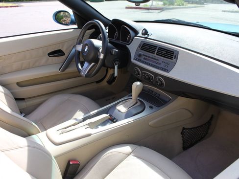 Used 2003 BMW Z4 2.5i image 9