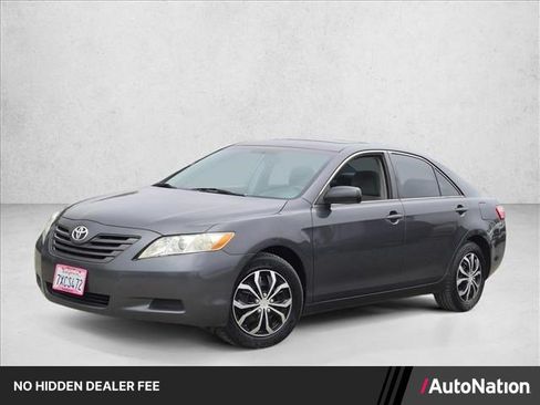 Used 2009 Toyota Camry LE FWD image 1