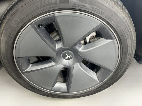 Used 2023 Tesla Model 3 Standard Range RWD image 11