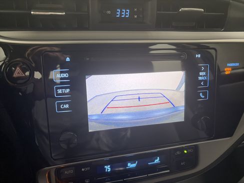 Used 2018 Toyota Corolla LE image 18