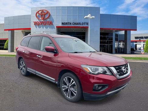 Used 2019 Nissan Pathfinder Platinum image 2