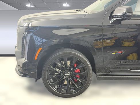 Used 2025 Cadillac Escalade ESV V AWD/4WD image 22