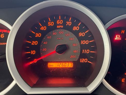 Used 2011 Toyota Tacoma 4x4 Access Cab V6 image 15