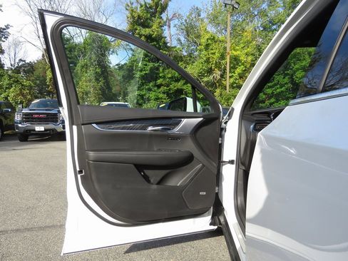 Used 2022 Cadillac XT6 Premium Luxury image 10