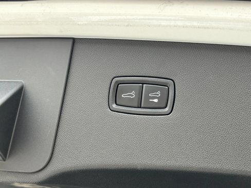 Certified 2024 Porsche Cayenne Coupe AWD/4WD image 23