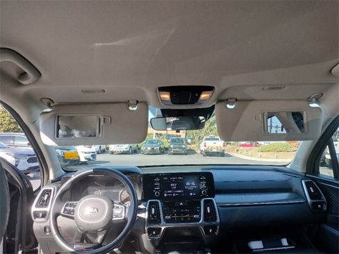 Used 2021 Kia Sorento S image 17