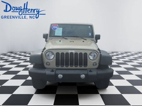 Used 2016 Jeep Wrangler Unlimited Sport w/ Connectivity Group AWD/4WD image 8