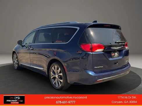 Used 2017 Chrysler Pacifica Limited image 4