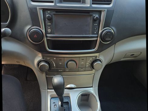 Used 2013 Toyota Highlander FWD image 17