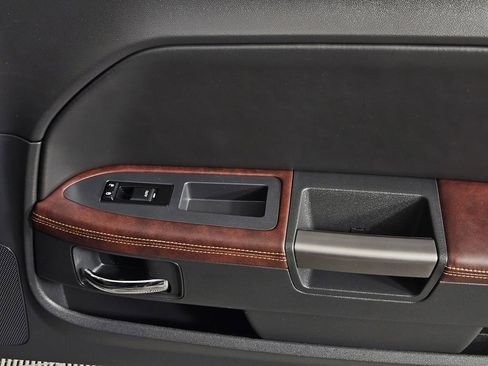 Used 2014 Dodge Challenger R/T image 31