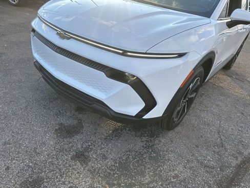 New 2026 Chevrolet Equinox EV LT image 9
