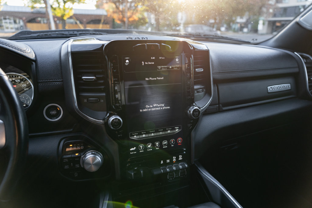 Used 2021 RAM 1500 Laramie AWD/4WD image 17