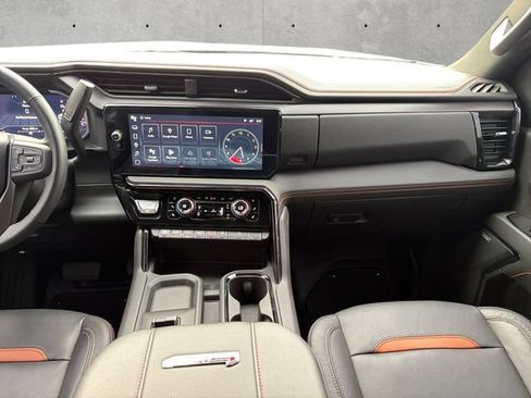 Used 2024 GMC Sierra 2500 AT4 w/ AT4 Premium Plus Package image 3