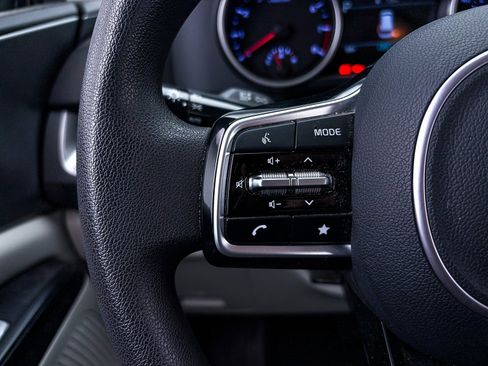 Certified 2023 Kia Carnival LX image 26