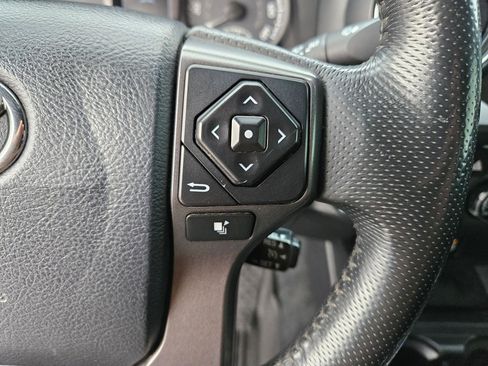 Used 2017 Toyota Tacoma TRD Sport w/ Tow Package (A/T) AWD/4WD image 18