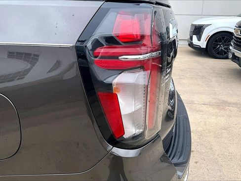Used 2021 Chevrolet Suburban Premier AWD/4WD image 29