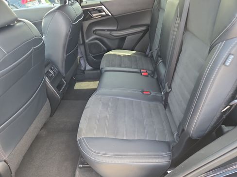 Used 2024 Mitsubishi Outlander SE FWD image 7