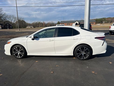 Used 2018 Toyota Camry SE image 8